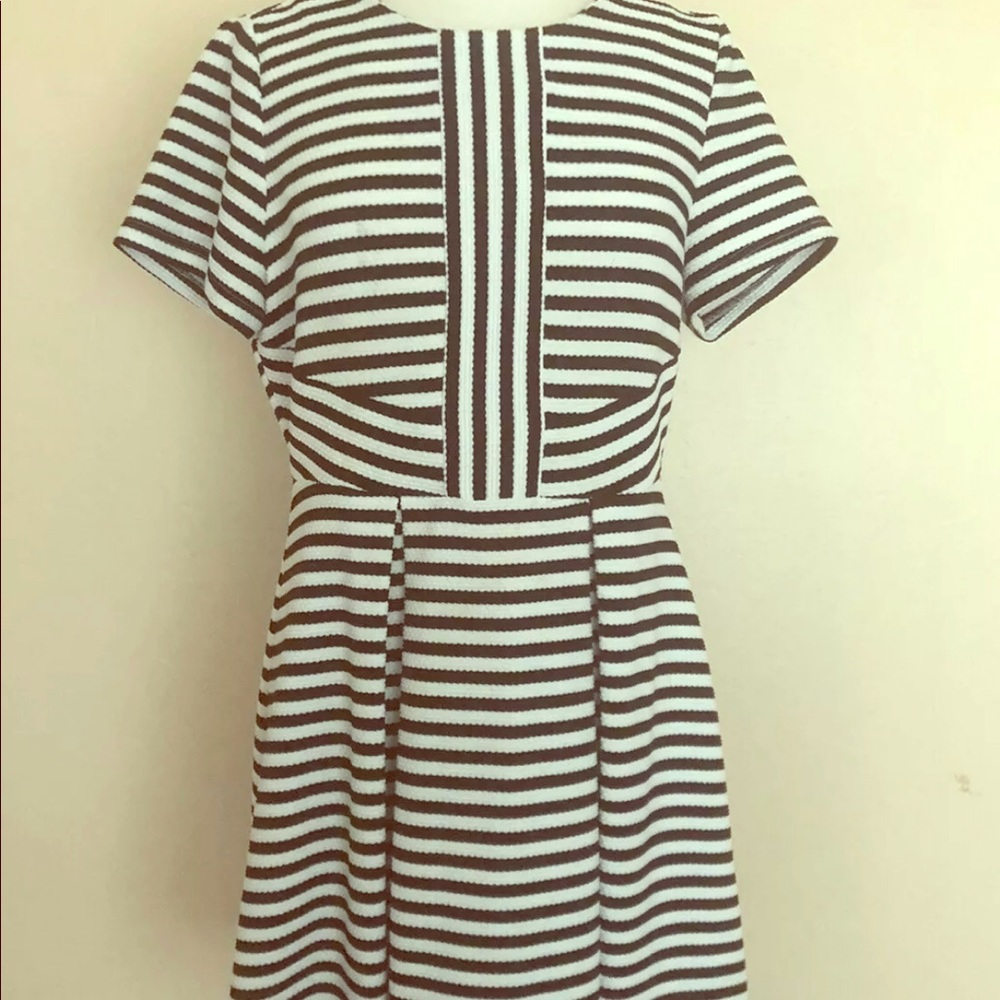 CeCe - White/Black Dress - Pleated Skirt - Large